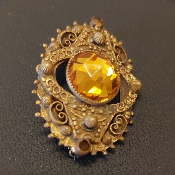 Antique Scrollwork Filigree Topaz Honey Faceted Glass Gold Brooch Pin - Picture 15 of 16